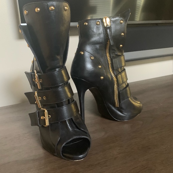 Giuseppe Zanotti Shoes - Beautiful booties!